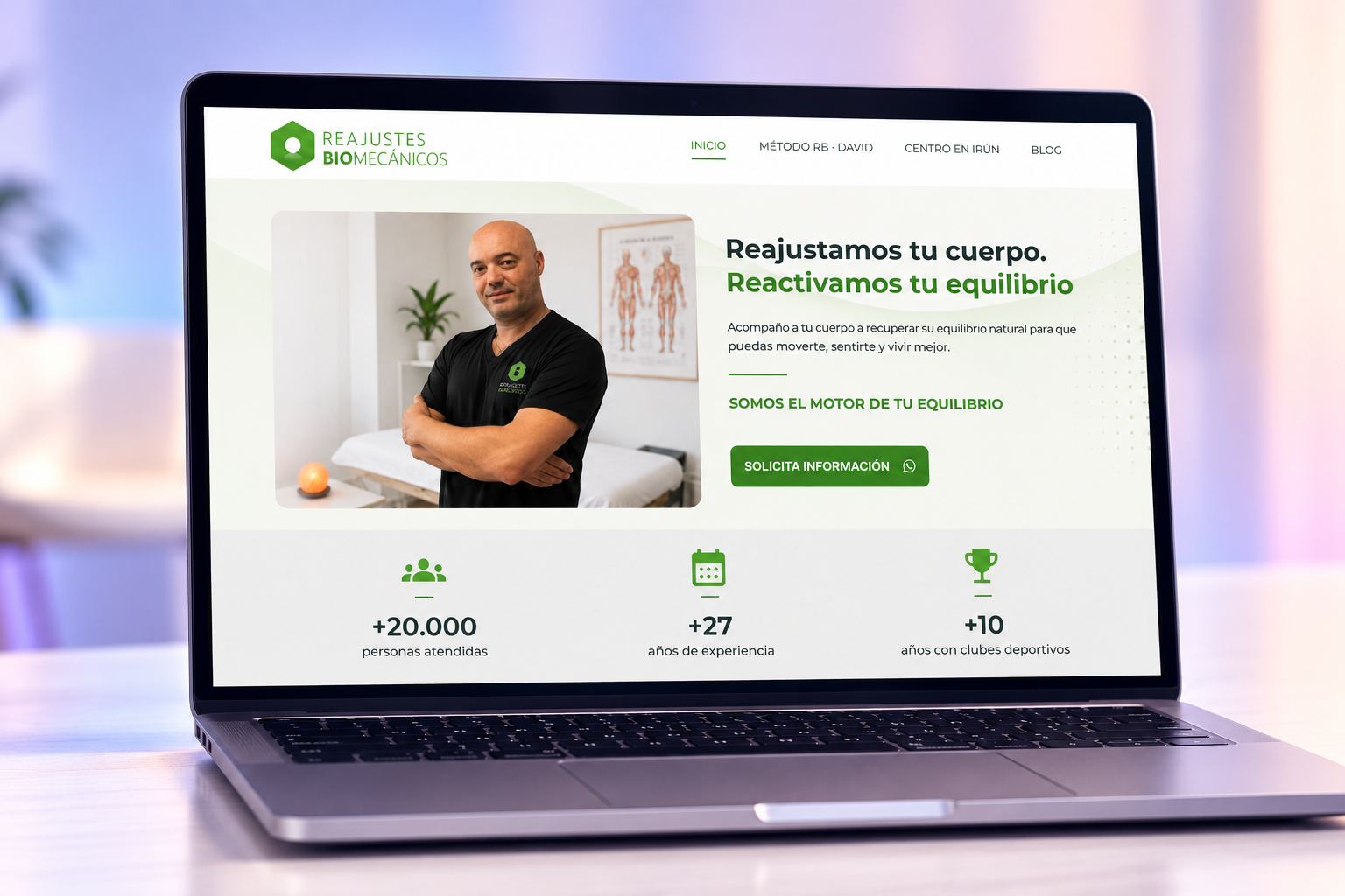 Mockup limpio de una página web de marca personal desarrollada en Marca Millonaria
